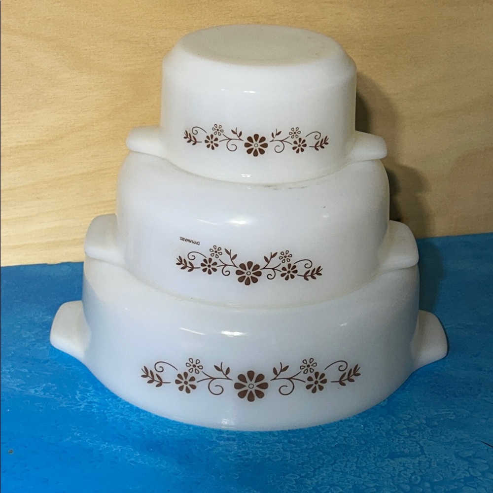 Vintage Dynaware Termocrisa Milk Glass Casserole Baking Dish w BrownDaisy 1940'